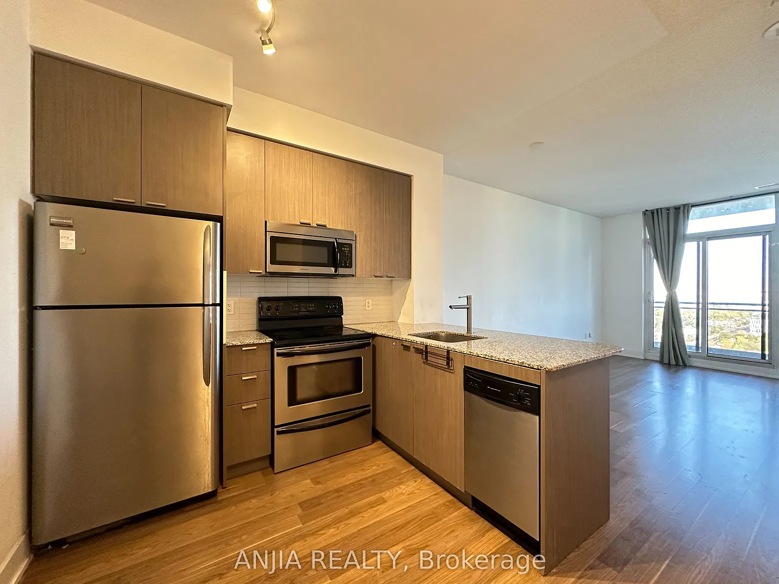 2 bed, $2,350 — Photo 1