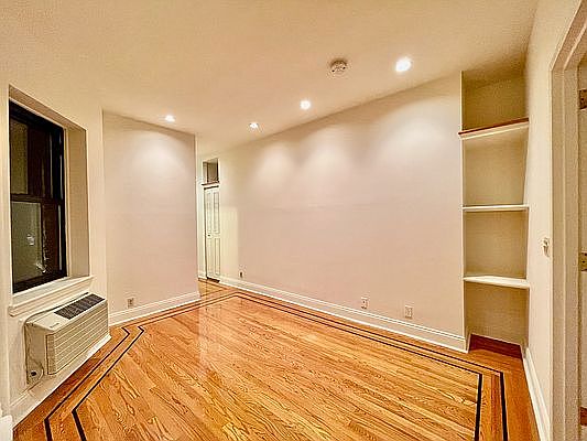 4th image of 322 E 34th St APT 2b