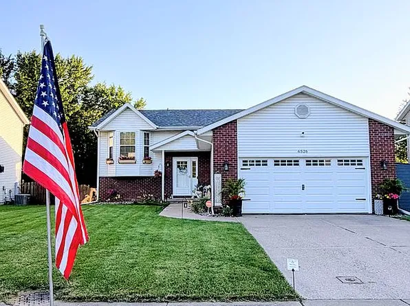 6526 Silver Creek Dr, Davenport, IA 52806