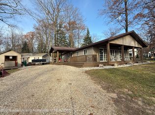 5230 Pointview Dr, Harrison, MI 48625