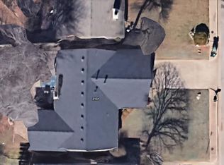 2101 Willow Creek Rd, Edmond, OK 73013