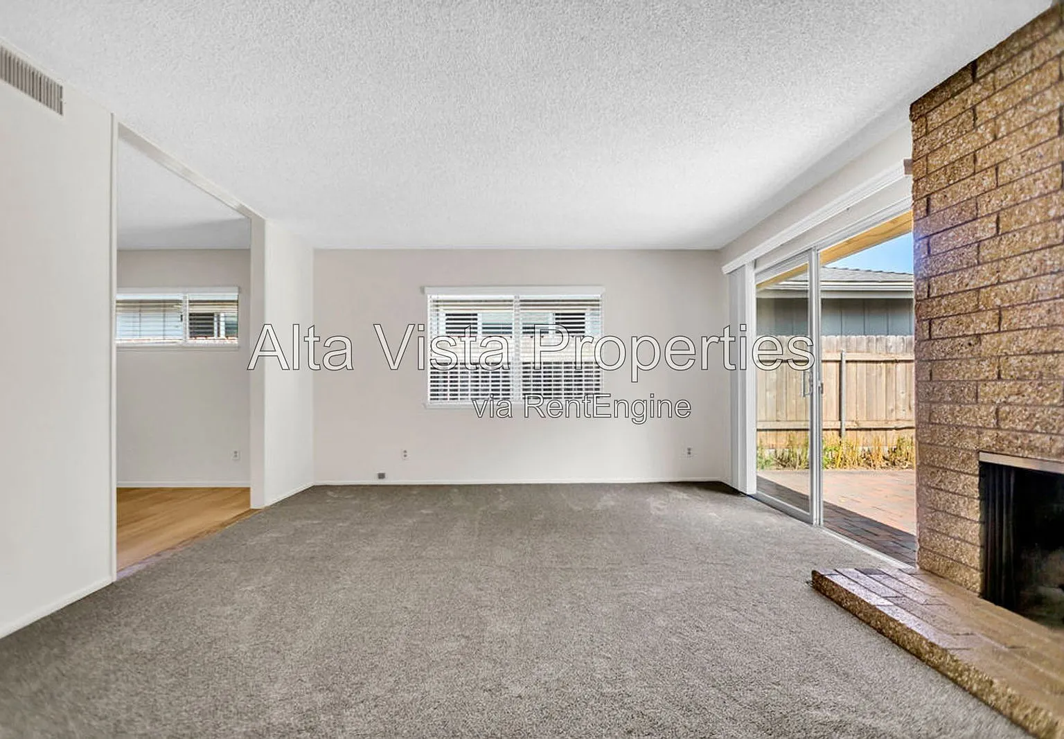 3 bed, 2.0 bath, 1309 sqft, $4,495 — Photo 4