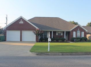 305 Girard Ave, Muscle Shoals, AL 35661