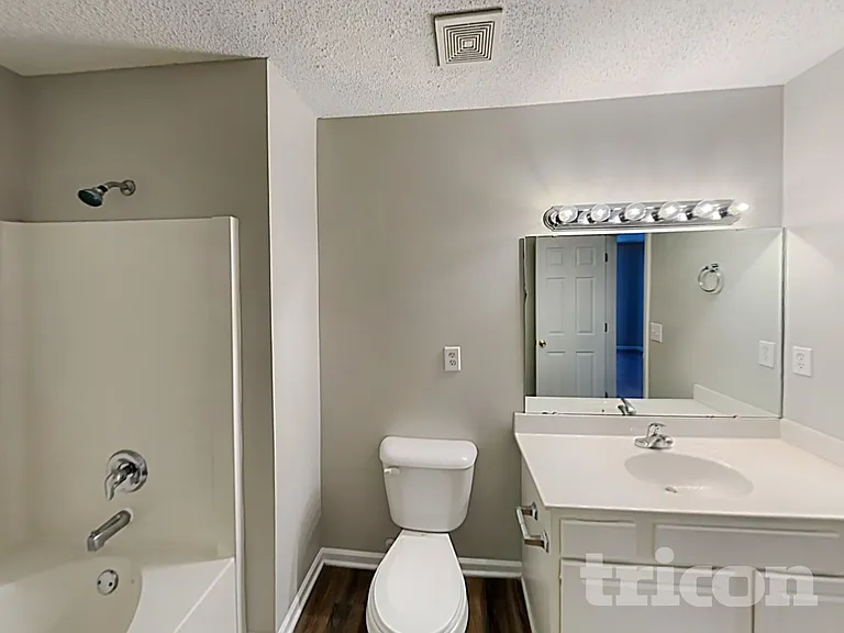945 Schofield Ln — Photo 7