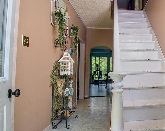 Inviting entry way.