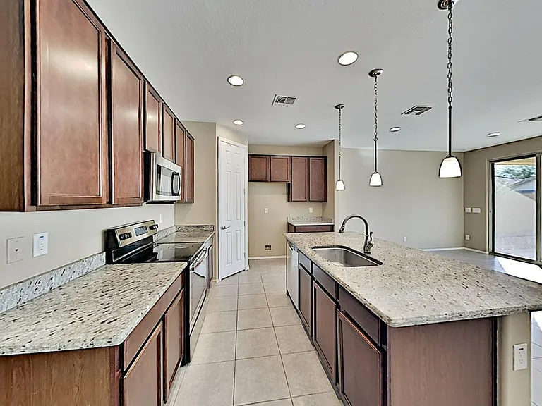 4823 W Saint Anne Ave — Photo 4