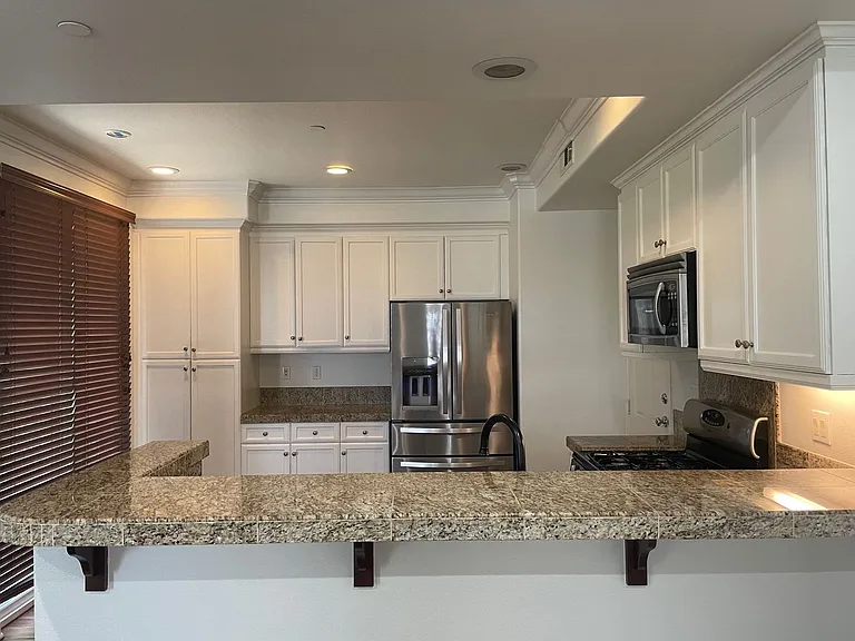 1518 Valencia Ave — Photo 4