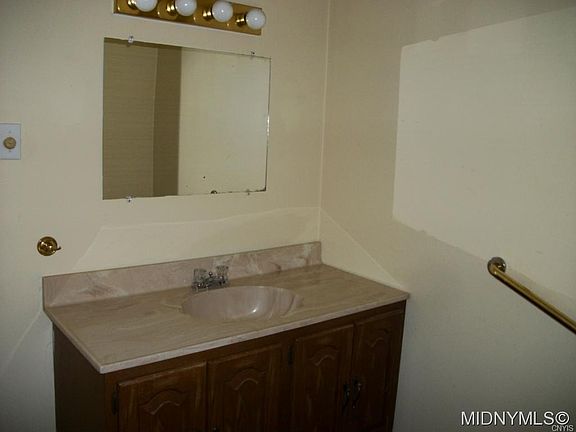 3rd image of 31 Grant St