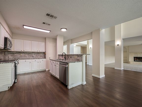 3rd image of 3510 Meadowview Dr