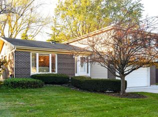 1606 N Burning Bush Ln, Mount Prospect, IL 60056