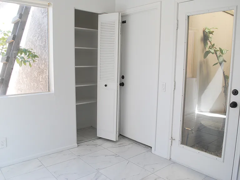 2121 N Villas Ln — Photo 10