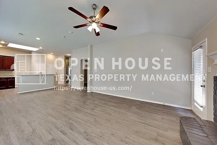 3 bed, 2.0 bath, 1733 sqft, $1,930 — Photo 4