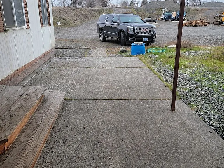 1857 N 1st Pl — Photo 3