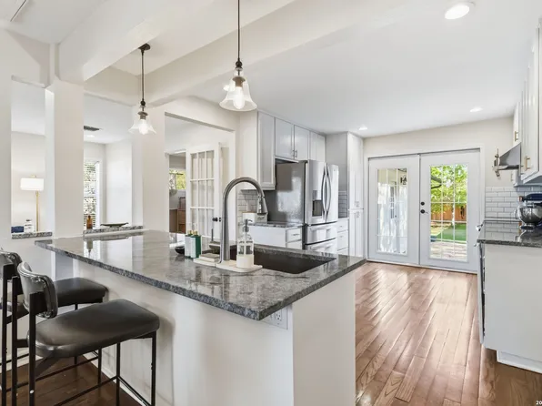 124 Bryn Mawr, San Antonio, TX 78209