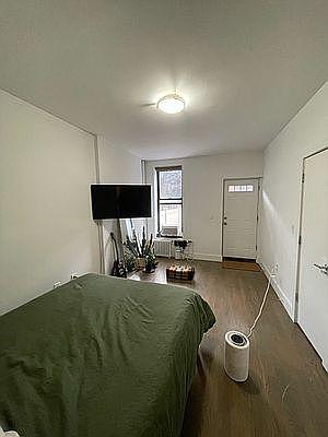 5th image of 682 Sackett St #1L