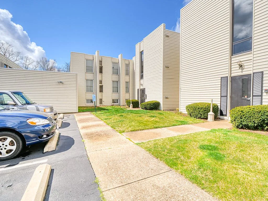 Building Photo - 1675 Cedarwood Dr #B