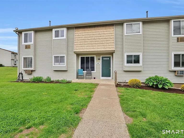 43 Carillon Dr #A — Photo 2