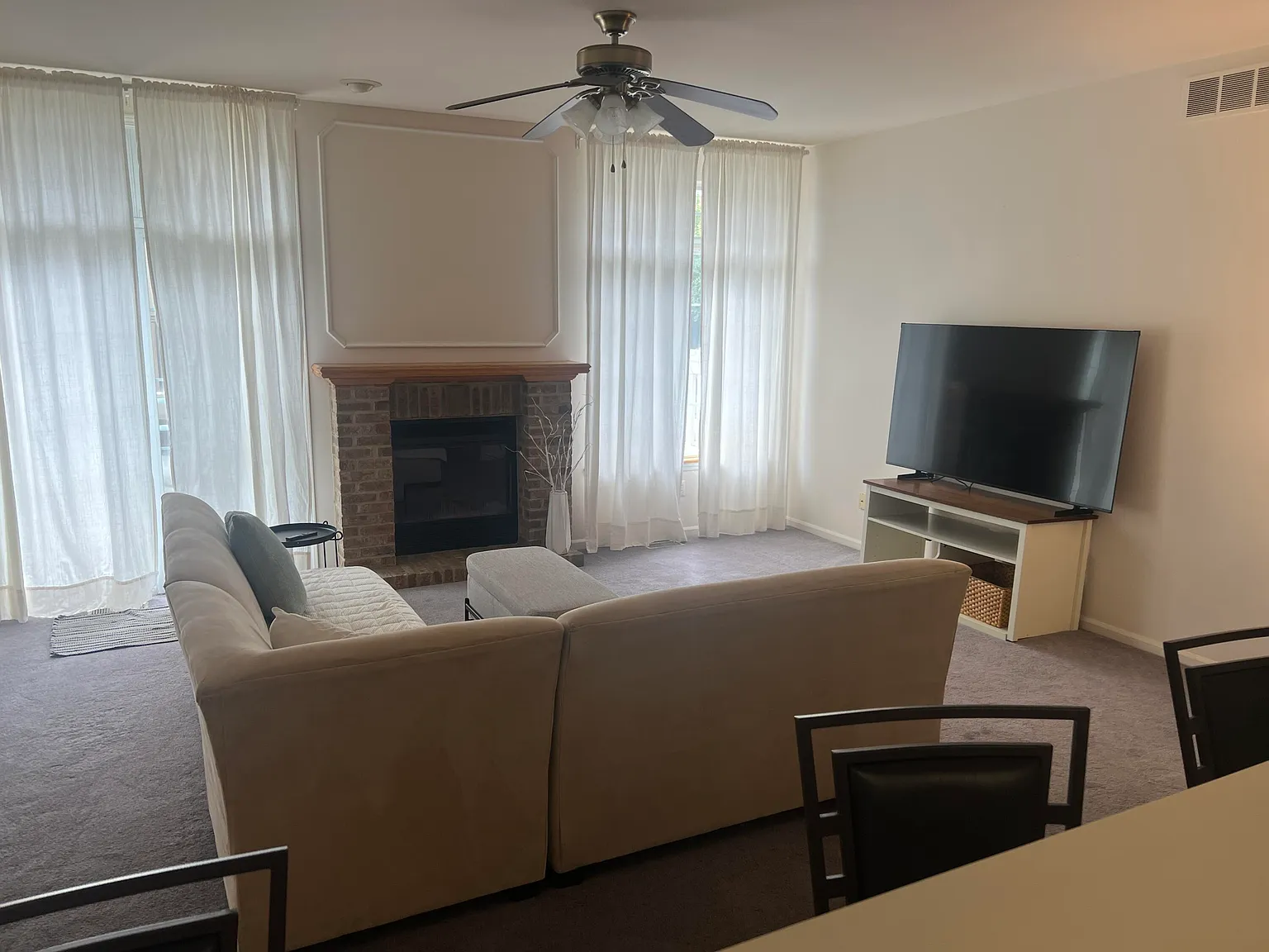 3 bed, 3.0 bath, 1908 sqft, $4,500 — Photo 3