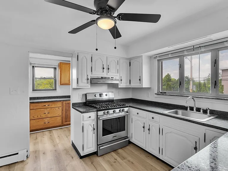 1002 Fordham Ave — Photo 12