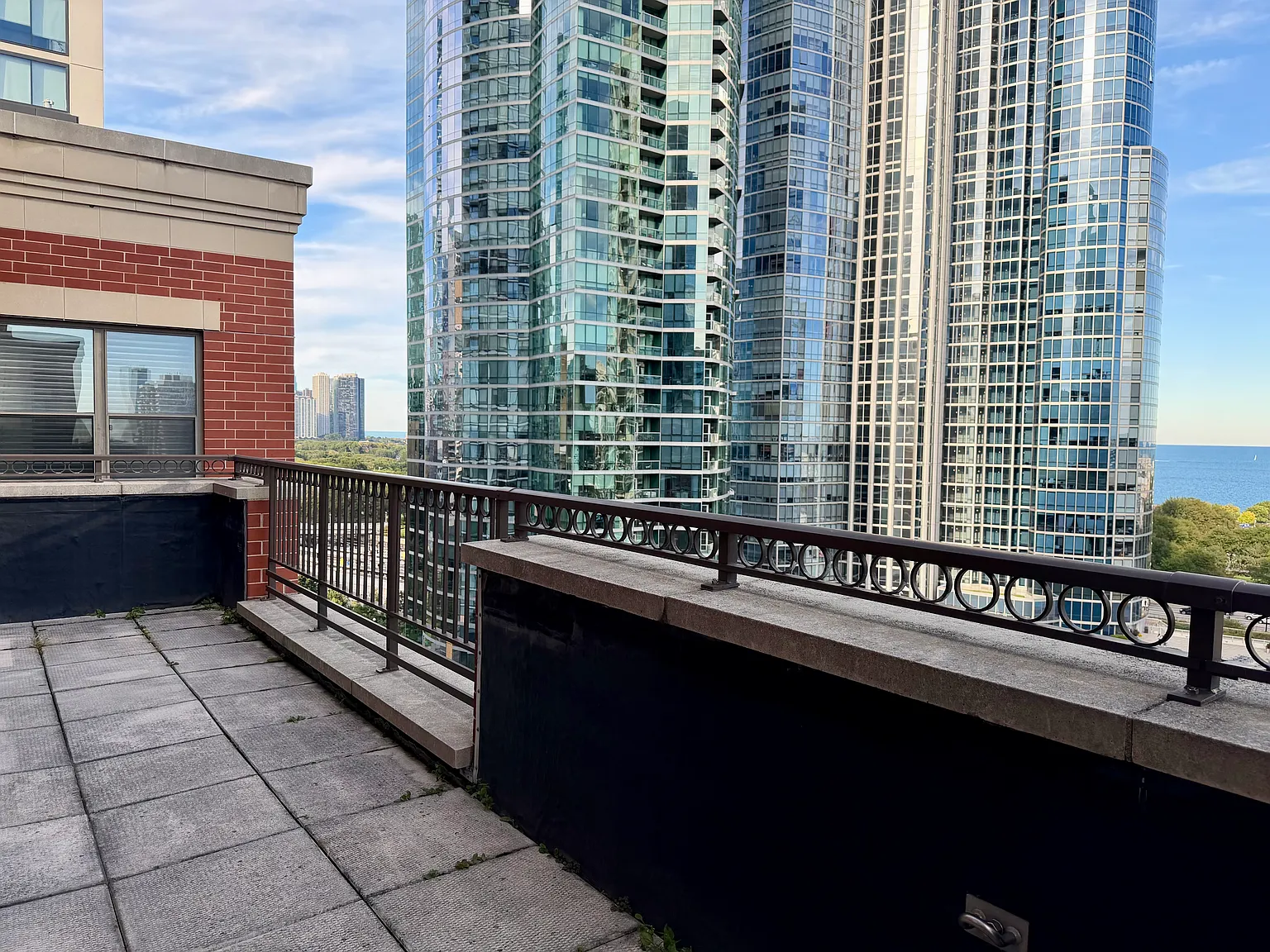 2 bed, 2.5 bath, 1400 sqft, $3,500 — Photo 4
