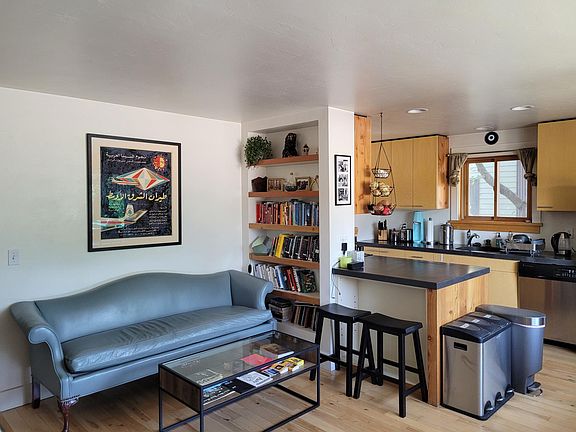 3rd image of 1010 W Pine St Unit 201
