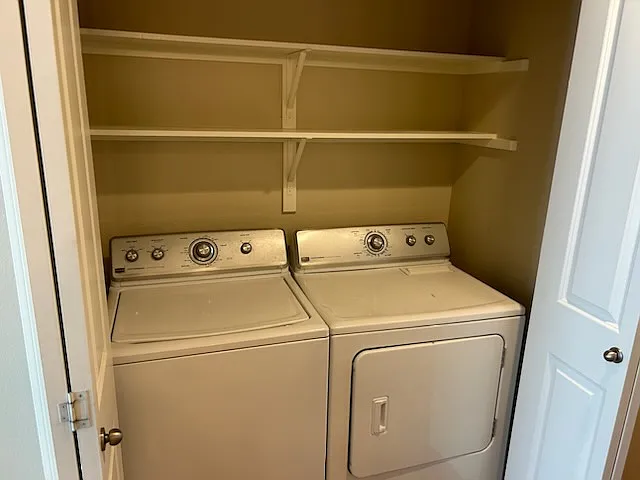 Full size W&D included in laundry closet