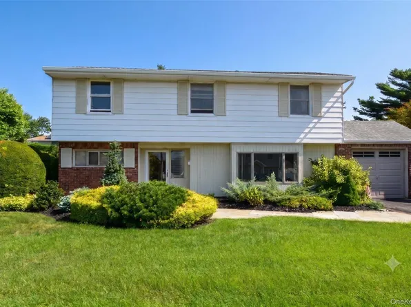 333 N Albany Avenue, Massapequa, NY 11758