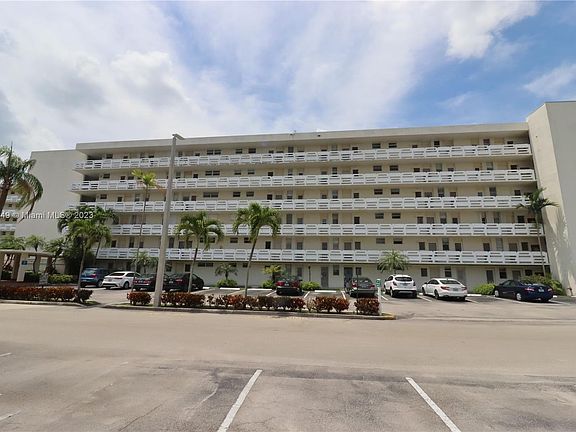 4th image of 3020 Marcos Dr APT S405
