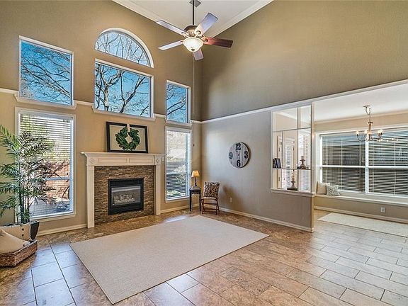 3rd image of 4661 Spencer Dr