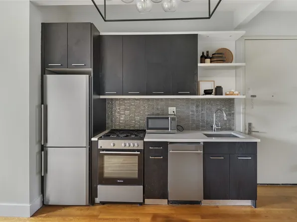 240 Boerum Street image 3 of 9