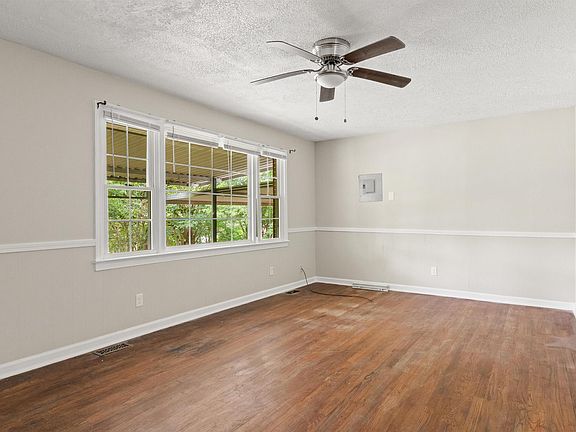 4th image of 3811 26th Ave E