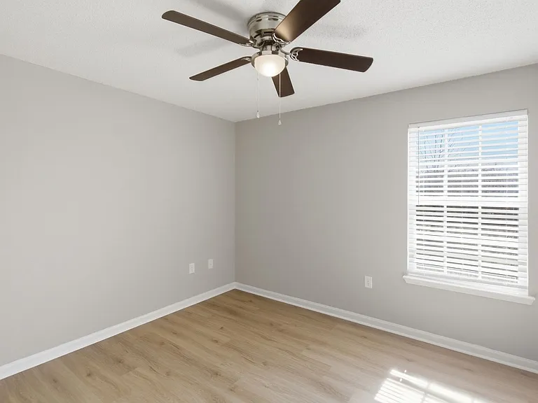 Englewood Apartments — Photo 45