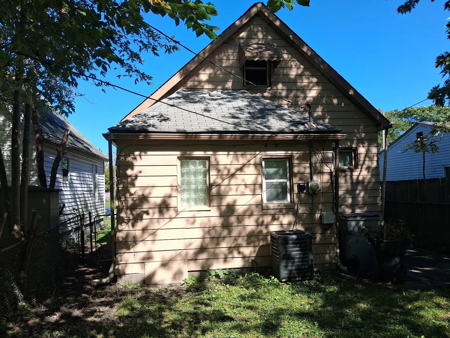 4 bed, 861 sqft, $1,400 — Photo 4