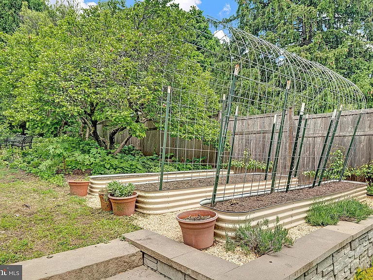 36 Hart Ave — Photo 3