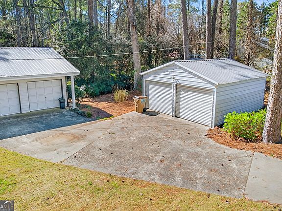 2nd image of 881 Rockbridge Rd SW