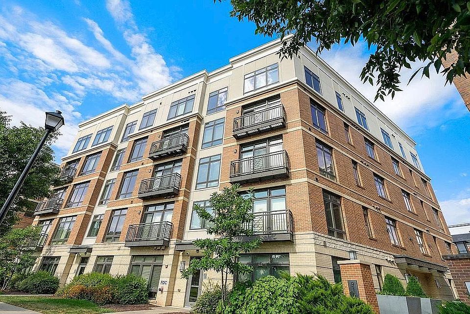 1st image of 915 N Patrick St APT 206