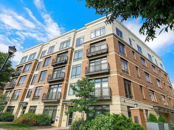 915 N Patrick St APT 206, Alexandria, VA 22314