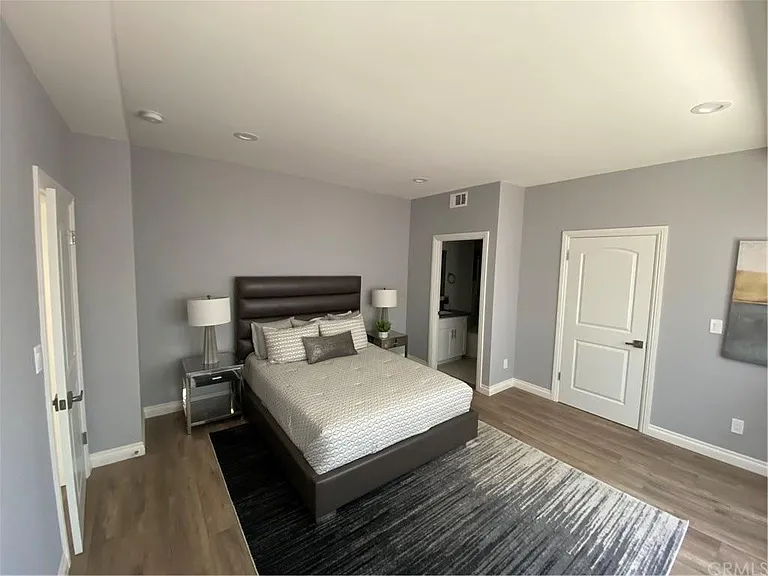1818 S Harvard Blvd — Photo 4