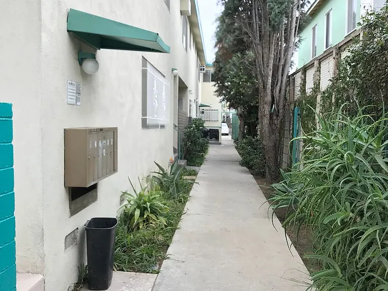 2015Holt — Photo 2