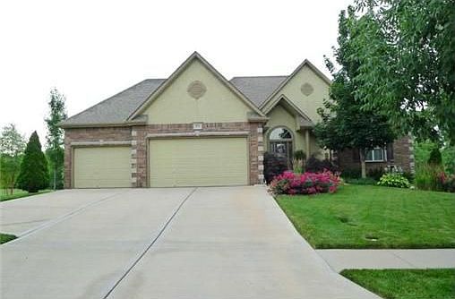 1st image of 2511 NE Lake Breeze Dr
