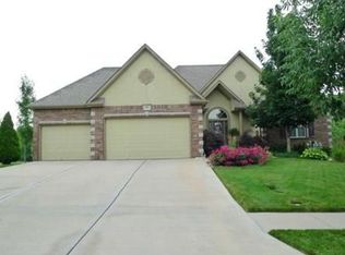 2511 NE Lake Breeze Dr, Lees Summit, MO 64086