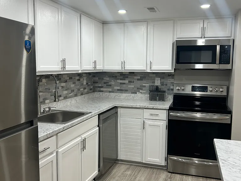 3217 Hunters Mill Dr — Photo 2