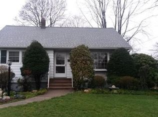 16 Wayne St, Edison, NJ 08817