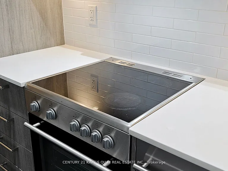 28 Wellesley St E #1501 — Photo 20