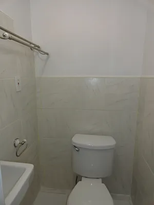 Rented by Halvatzis Realty | media 4