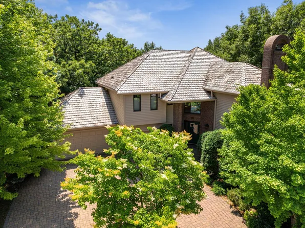 7611 Bush Lake Dr, Bloomington, MN 55438