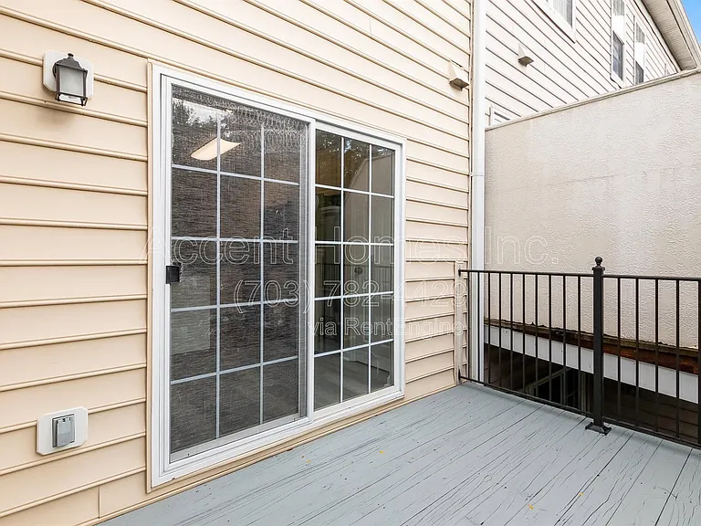 1581 Leeds Castle Dr #201 — Photo 34