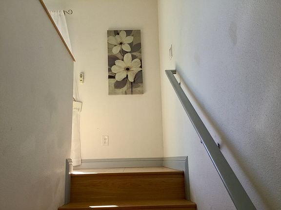2nd image of 381 Oahu St