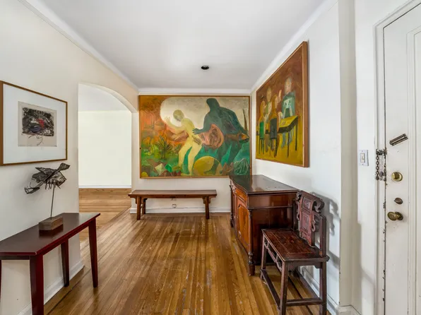 310 West 55th Street 5G image 2 of 6