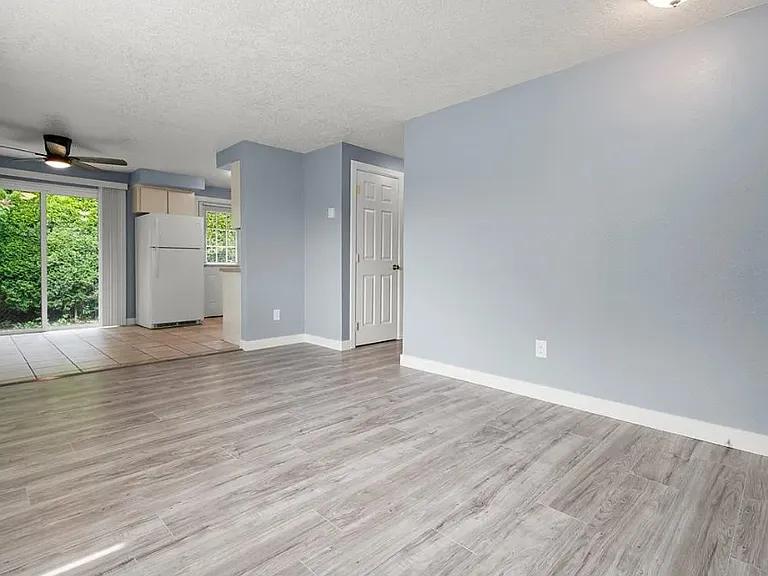 3208 NE 44th St #3208 — Photo 8